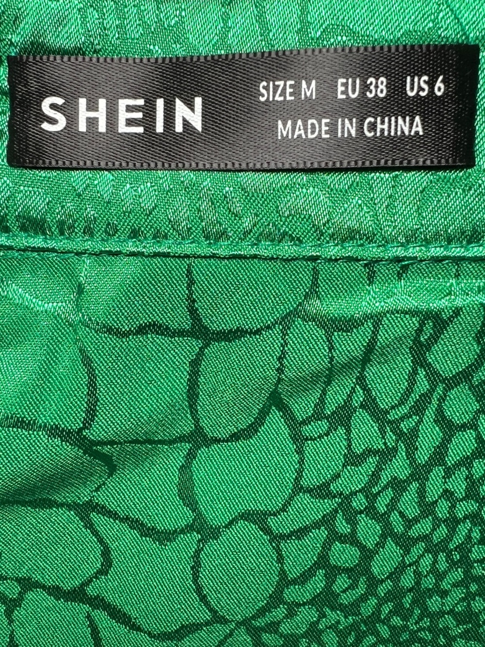 SHEIN Emerald Green Satin Jacquard Puff Sleeve Blouse - Size Medium - Picture 5 of 7